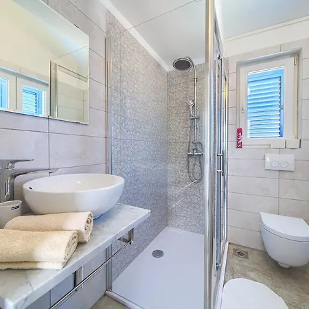 Apartment Mali Nono *