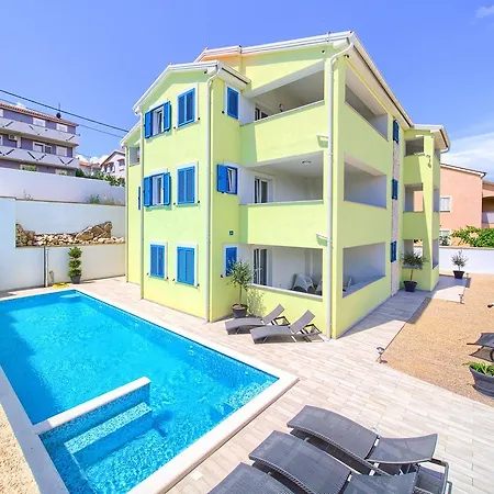 Apartment Mali Nono