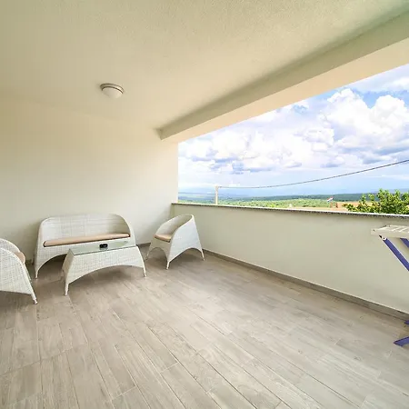 Apartment Mali Nono