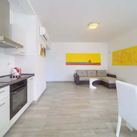 Apartment Mali Nono