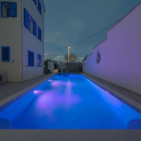 Apartment Mali Nono *