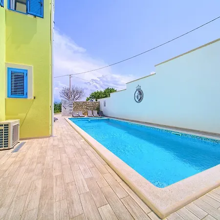 Apartment Mali Nono *