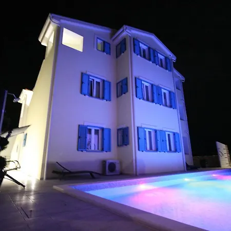 Apartment Mali Nono *